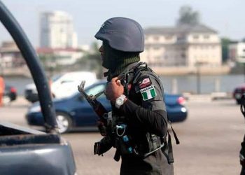 HOMBRES ARMADOS ATACAN UNA ESCUELA EN NIGERIA Y SECUESTRAN A 28 ESTUDIANTES