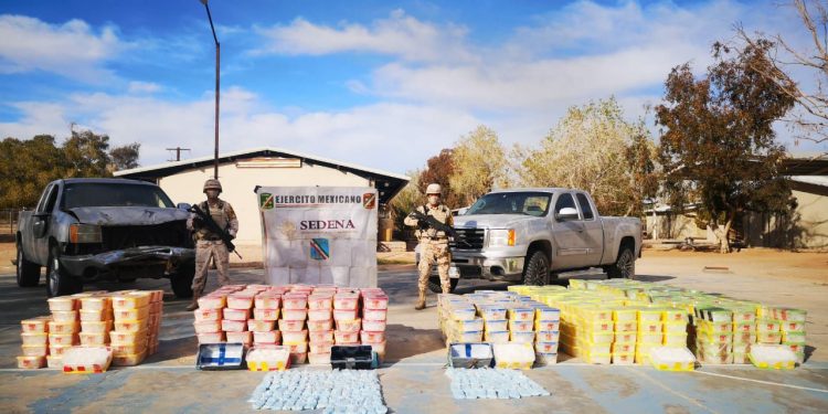 EL EJÉRCITO MEXICANO ASEGURA MÁS DE 2,400 KILOGRAMOS DE POSIBLE METANFETAMINA Y 24.5 KILOGRAMOS DE FENTANILO EN EL ESTADO DE SONORA