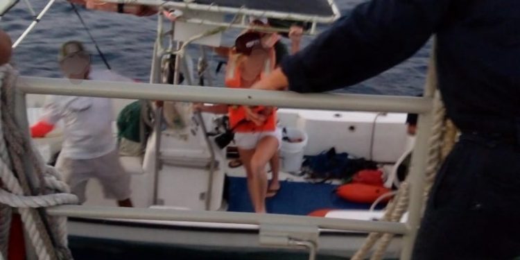 RESCATA MARINA A 4 PERSONAS CERCA DE LA ISLA DE COZUMEL