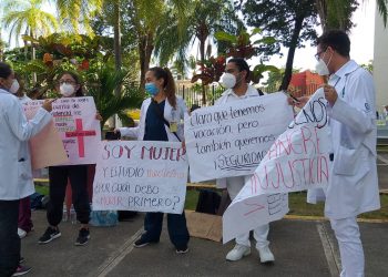 PERSONAL MÉDICO DEL IMSS DE LA 510 SE MANIFIESTA ANTE FALTA DE VACUNAS