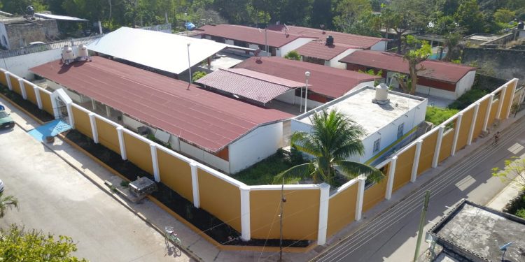 COMUNIDAD MAYA CON INSTALACIONES EDUCATIVAS MEJORADAS