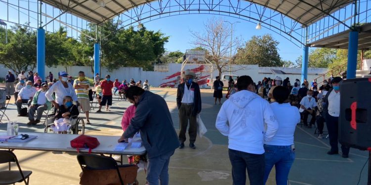 ENTREGAN APOYOS A ADULTOS MAYORES Y PERSONAS CON DISCAPACIDAD DE FCP