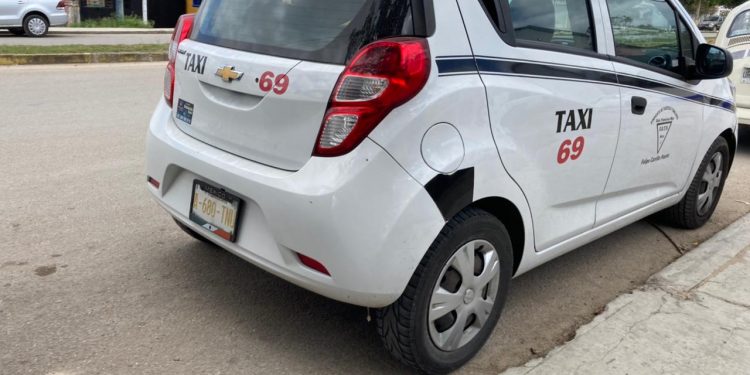 RESTRICCIONES SANITARIAS Y FALTA DE PASAJEROS “HUNDE” A TAXISTAS DE TIHOSUCO