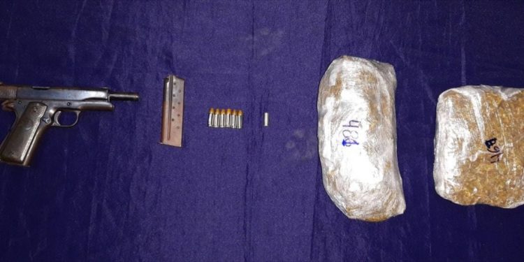 DETIENEN A 3 SUJETOS CON DROGA Y ARMAS EN TULUM