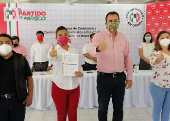 RECIBE PAOLY PERERA CONSTANCIA COMO CANDIDATA DEL PRI A LA ALCALDÍA DE FELIPE CARRILLO PUERTO