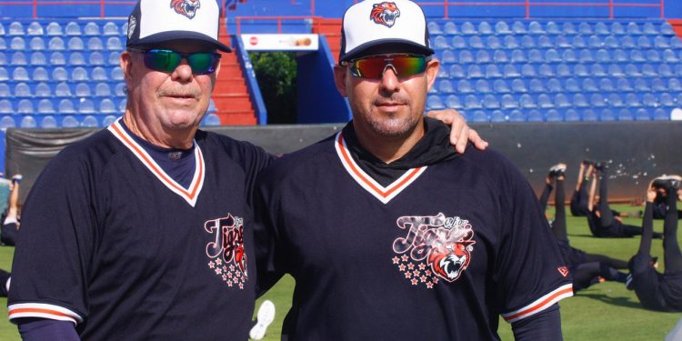 ASUME HÉCTOR PÁEZ LA GERENCIA DEPORTIVA DE TIGRES