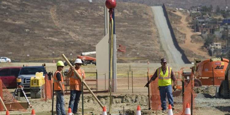 OBRADOR CELEBRA EL FIN DE LA CONSTRUCCIÓN DEL MURO FRONTERIZO