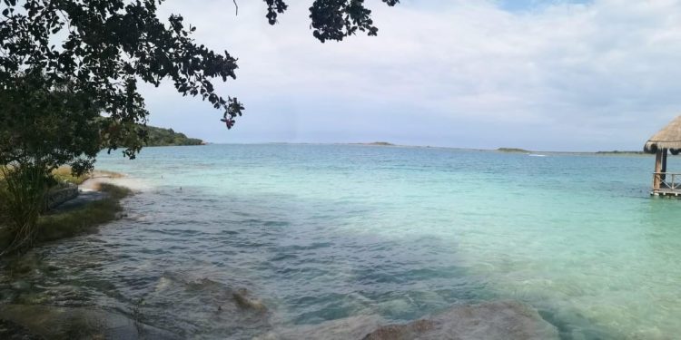 NIEGAN AUTORIDADES DE BACALAR QUE SE TENGA AFECTACIONES GRAVES EN COLORES DE LA LAGUNA