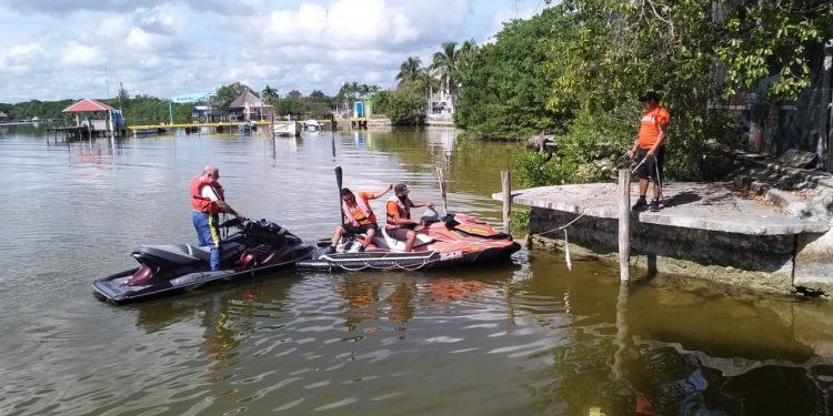 RESCATAN A BAÑISTA EN LA BAHÍA DE CHETUMAL