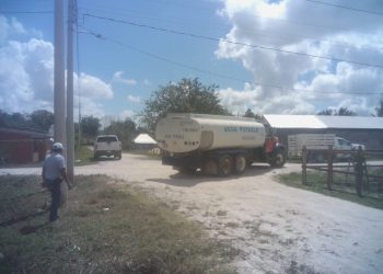 PUEBLO DE CAÑA BRAVA POR PRIMERA VEZ EN 30 AÑOS RECIBE AGUA EN PIPAS