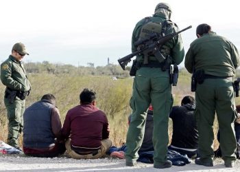 ALGUACILES FRONTERIZOS CULPAN A BIDEN DE NUEVA «OLEADA» DE INMIGRANTES