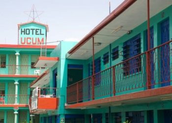 HOTELEROS CON EL AGUA HASTA EL CUELLO