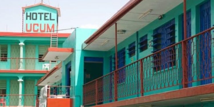 HOTELEROS CON EL AGUA HASTA EL CUELLO