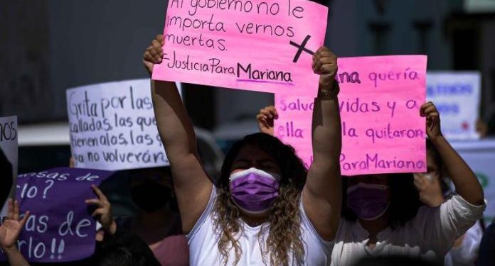 CONTINÚAN MARCHAS EN CHIAPAS POR FEMINICIDIO DE MÉDICA