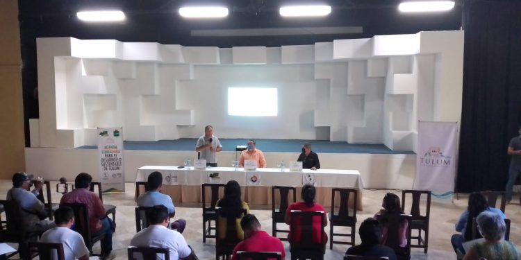 LLEVA IAPQROO CURSO DE “SIETE HÁBITOS DE LA GENTE ALTAMENTE EFICIENTE” A HOTELEROS