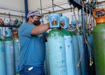 USAR OXÍGENO INDUSTRIAL EN PERSONAS AFECTARÍA PULMONES, DICE EXPERTO