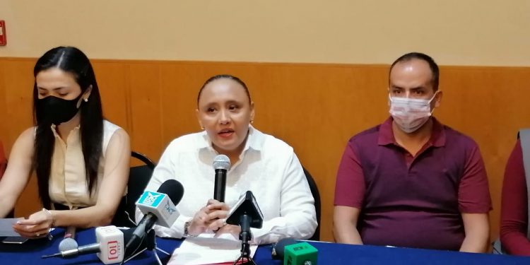 CRISTINA TORRES SE REGISTRA A MORENA, ESPERA GUERRA MEDIÁTICA ENCARNIZADA