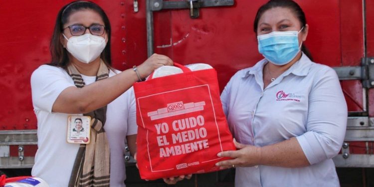 RECIBE DIF ISLA MUJERES DONATIVO DE EMPRESA OXXO EN BENEFICIO DE SECTORES MÁS VULNERABLES ANTE EL COVID-19