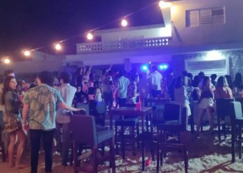 CLAUSURAN FIESTA EN UNA CASA DE CHICXULUB PUERTO CON MÁS DE 70 JÓVENES, ENTRE ELLOS HABÍA MENORES DE EDAD