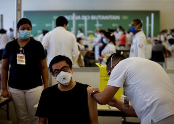 BRASIL TRANSPORTARÁ VACUNAS EN NEVERAS DE VENDEDORES AMBULANTES DEL CARNAVAL
