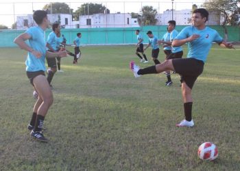 TIBURONES DE PROGRESO ENTRENAN EN MÉRIDA, POR REPARACIÓN DE SU SEDE