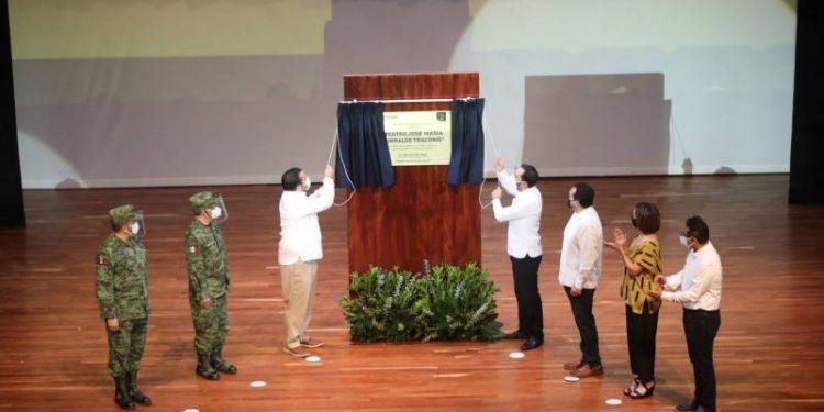 INAUGURA EL GOBERNADOR MAURICIO VILA DOSAL EL TEATRO «JOSÉ MARÍA ITURRALDE TRACONIS» DE VALLADOLID