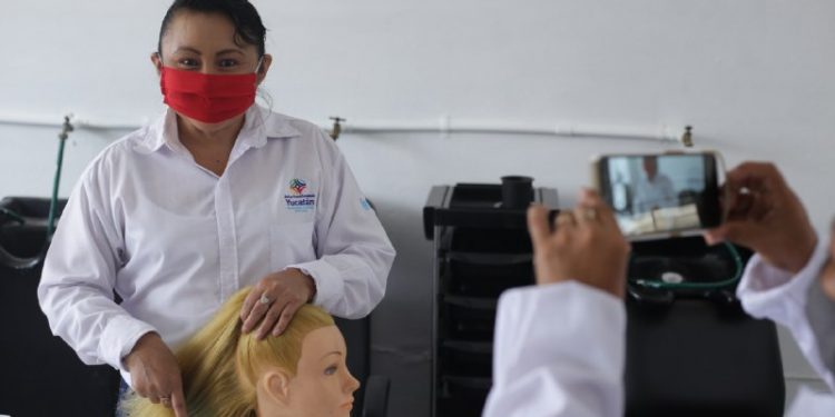 DIF YUCATÁN PROMUEVE REACTIVACIÓN DE LA ECONOMÍA FAMILIAR