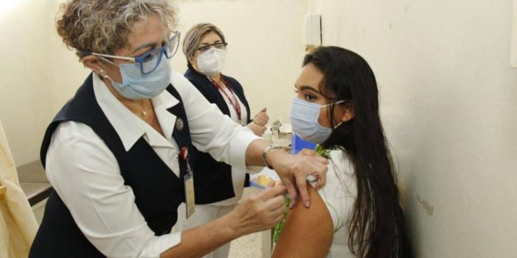 INICIA APLICACIÓN DE SEGUNDAS DOSIS DE VACUNA CONTRA EL CORONAVIRUS A PERSONAL DE SALUD AL FRENTE DE ÁREAS COVID EN YUCATÁN