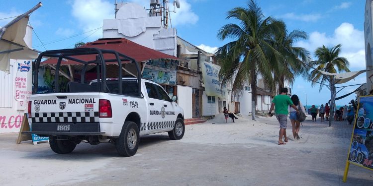DESCOORDINACIÓN DE FUERZAS DE SEGURIDAD CAUSA PÁNICO EN LA POBLACIÓN DE CANCÚN