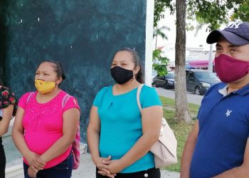 PADRES DE FAMILIA ACUSAN A DIRECTORA DE SUSTRAER DINERO DE PROGRAMA FEDERAL