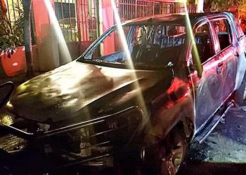 QUEMAN CARRO DE DIRIGENTE PRIISTA EN BACALAR