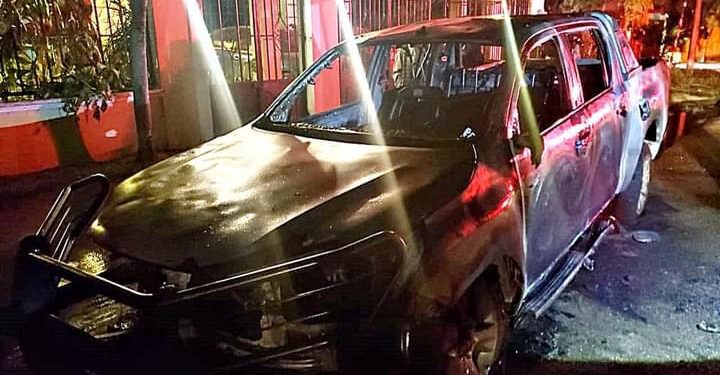 QUEMAN CARRO DE DIRIGENTE PRIISTA EN BACALAR