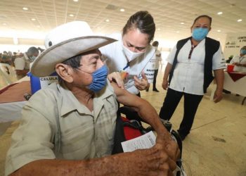 DA INICIO VACUNACIÓN ANTICOVID PARA ADULTOS MAYORES EN EMILIANO ZAPATA