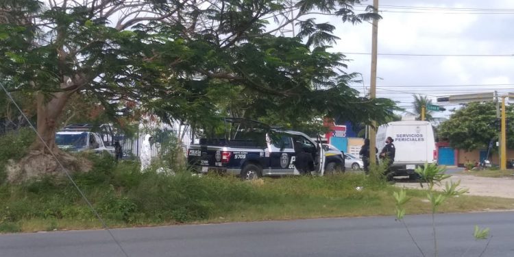 ENCUENTRAN ENSABANADO SOBRE AVENIDA CHAC MOOL EN CANCÚN