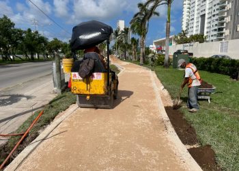 LA SEOP AVANZA EN LA OBRA DE IMPLEMENTACIÓN DE CICLOVÍA EN LA COLONIA DONCELES EN CANCÚN