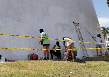 LA RED FEMINISTA QUINTANARROENSE ACUSÓ A LOS GRUPOS PRO-VIDA DE BORRAR SUS MURALES DEL EDIFICIO DEL CONGRESO