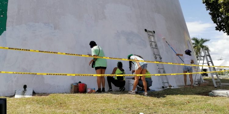 LA RED FEMINISTA QUINTANARROENSE ACUSÓ A LOS GRUPOS PRO-VIDA DE BORRAR SUS MURALES DEL EDIFICIO DEL CONGRESO