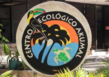 EL CENTRO ECOLÓGICO AKUMAL A TRAVÉS DE SU PROGRAMA AKUMAL CERO OTORGA RECONOCIMIENTO A LA FUNDACIÓN ECOLÓGICA ECO-BAHÍA