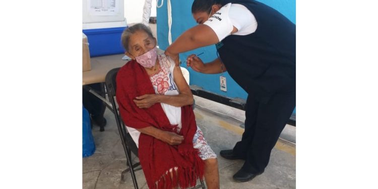 QUINTANA ROO REGISTRA AVANCE DE 1,753 VACUNAS APLICADAS EN BACALAR Y LEONA VICARIO