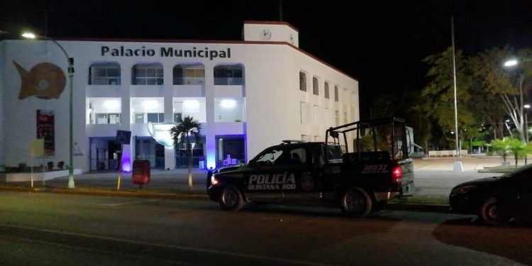 DELINCUENTES ATACAN PALACIO MUNICIPAL DE OTHÓN P. BLANCO