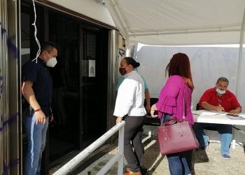 PRESENTA CRISTINA TORRES SU LICENCIA A ESCONDIDAS