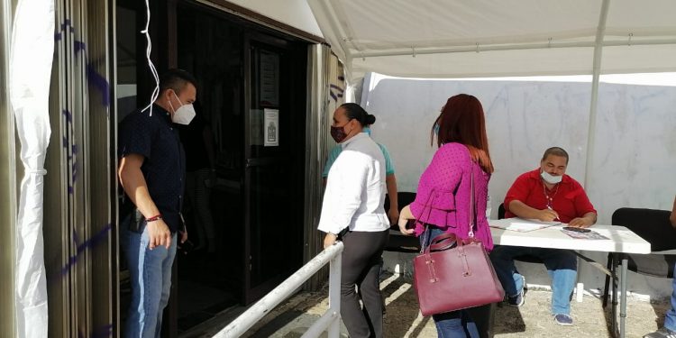 PRESENTA CRISTINA TORRES SU LICENCIA A ESCONDIDAS