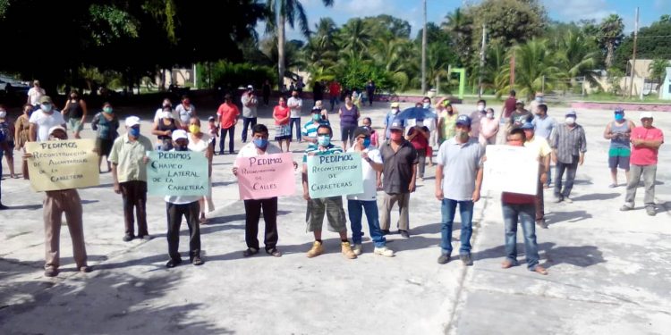 AMENAZAN HABITANTES DE TRES GARANTÍAS CON BLOQUEAR CARRETERA A CAMPECHE