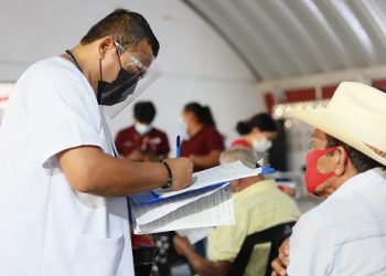 QUIENES MINTIERON PARA VACUNARSE, RECIBIRÁN 2ª DOSIS A DESTIEMPO, ADVIERTE GOBERNADOR DE TABASCO