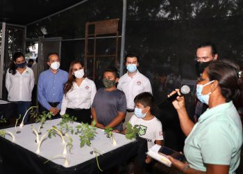 EN LO QUE FUE UN BASURERO, CARLOS JOAQUÍN INAUGURA UN HUERTO URBANO EN CANCÚN