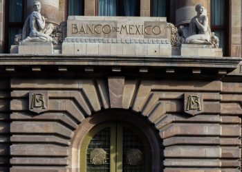 EL GOBERNADOR DEL BANCO DE MÉXICO PREVÉ DEPRECIACIÓN DEL PESO SI REFORMAN SU LEY