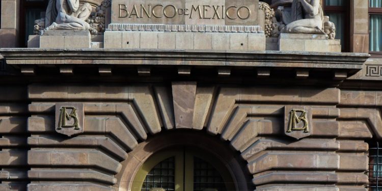 EL GOBERNADOR DEL BANCO DE MÉXICO PREVÉ DEPRECIACIÓN DEL PESO SI REFORMAN SU LEY