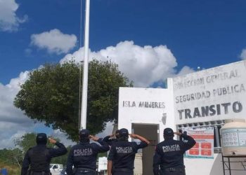 CONMEMORAN POLICÍAS EN RANCHO VIEJO El “DÍA DE LA BANDERA”