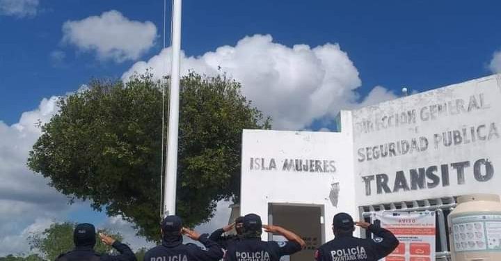 CONMEMORAN POLICÍAS EN RANCHO VIEJO El “DÍA DE LA BANDERA”