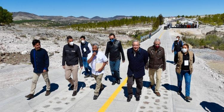 GERMINA EN OAXACA LA PAVIMENTACIÓN DE CAMINOS CON LA 4T